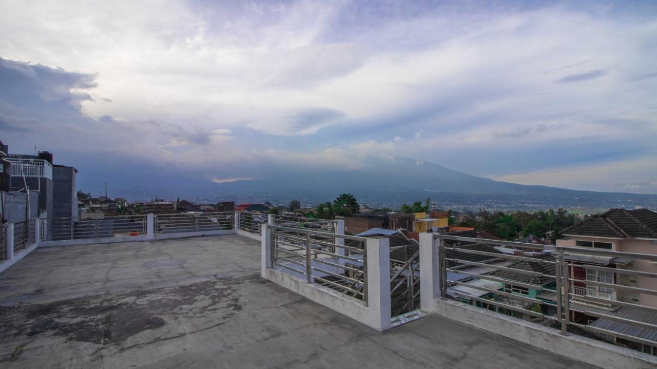 Villa El Nino 5 Bedroom Dengan Rooftop Mountain View Batu  Exteriör bild