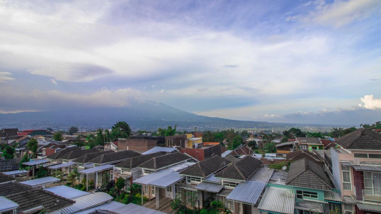 Villa El Nino 5 Bedroom Dengan Rooftop Mountain View Batu  Exteriör bild